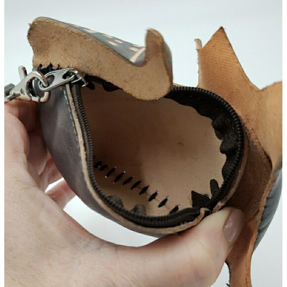 Handmade Leather Fox Wristlet Wallet Gray Minimalist Woodland Animal Coin Purse - Picture 8 of 10